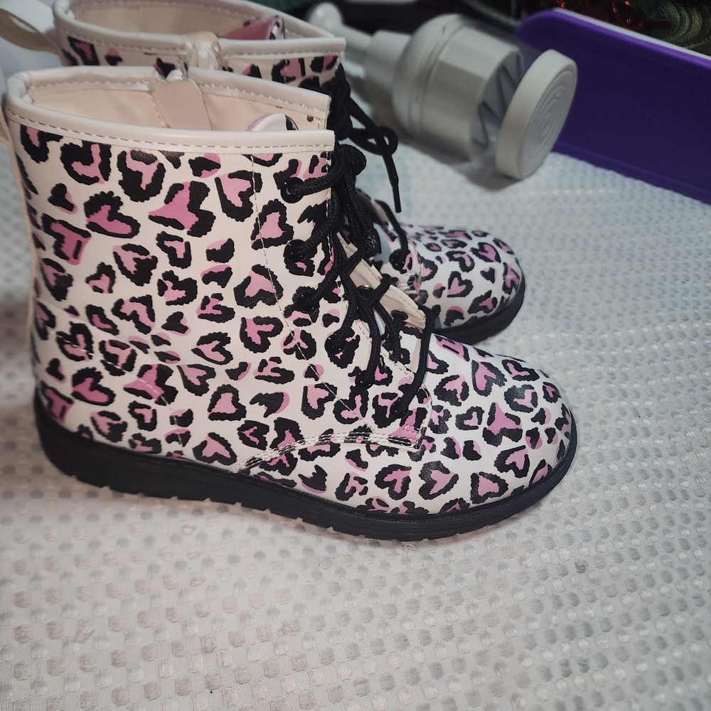SKECHERS EUC GIRLS SZ 5 GRAVELON LEOPARD PRINT COMBAT BOOTS
